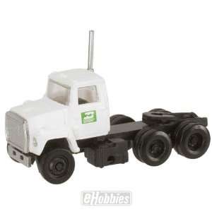  N 1984 Ford 9000 Tractor, BN (2): Toys & Games