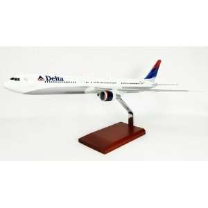  Delta Air Lines B767 400 Model Airplane: Toys & Games