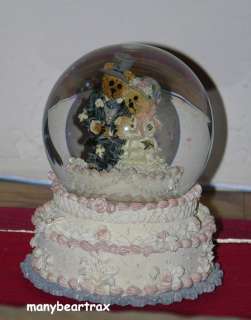 Boyds 1E ~WEDDING MARCH ~ waterglobe ~ bride & groom frosted cake 