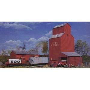   ® Series Farmers Cooperative Rural Grain Elevator Kit: Toys & Games