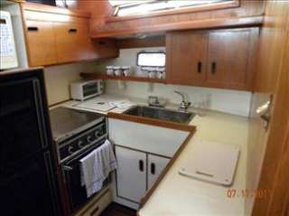   Engines 1987 President 41 Motor Yacht, Low Hours on Diesel Engines