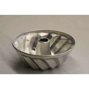  Tube Cake Pan, Turk Head Mold, 6 Cup capacity, Size 8.5x 