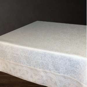  Armani International, Finesse, Tablecloth size 71x126 inch 