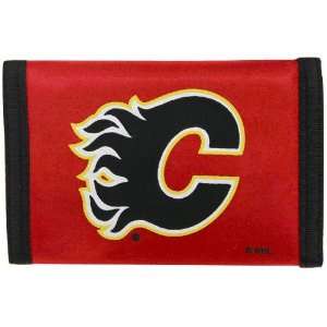  NHL Calgary Flames Red Nylon Tri Fold Wallet: Sports 
