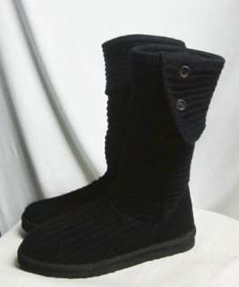   buttons, which allows the boot to be worn up the leg or folded down