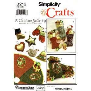 : Simplicity 8216 Crafts Sewing Pattern Christmas Tree Skirt Stocking 
