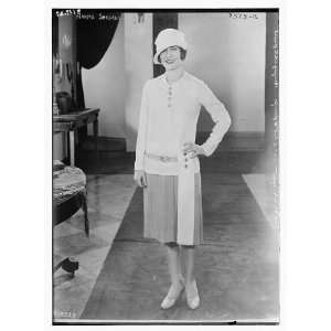  Norma Shearer in short dress