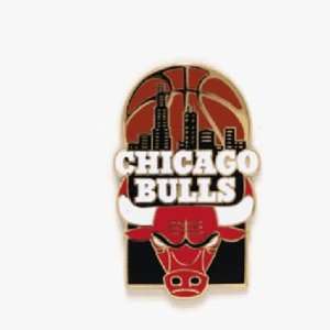  CHICAGO BULLS OFFICIAL LOGO LAPEL PIN: Sports & Outdoors