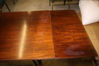 L273 ANTIQUE AMERICAN MAHOGANY DINING TABLE  
