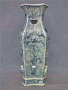 Antique Chinese Blue and White Porcelain Vase Qing Dynasty Kangxi 