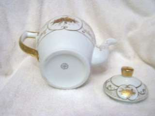 Up for you consideration is a Vintage Teapot by Takito. Made in Japan 