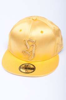  NEW ERA 59FIFTY GOLD OLD ENGLISH LOGO FITTED HAT CAP SIZE 7 1/2  