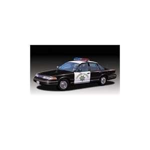   Ford Crown Vic California Highway Patrol Model Kit: Toys & Games