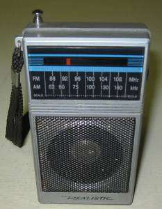 COLLECTIBLE REALISTIC RADIO SHACK 12 718 AM/FM RADIO  
