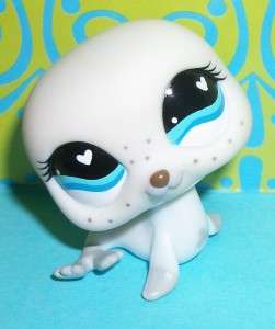 Littlest Pet Shop~#555 VALENTINE FRECKLED ARCTIC SEAL Blue Heart Eyes 