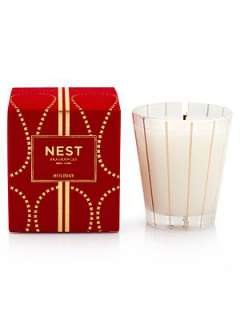   captures the aroma of a sparkling holiday season classic single wick